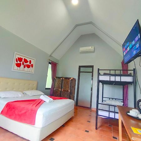 Degung Hillside Hotel Bogor Exterior photo