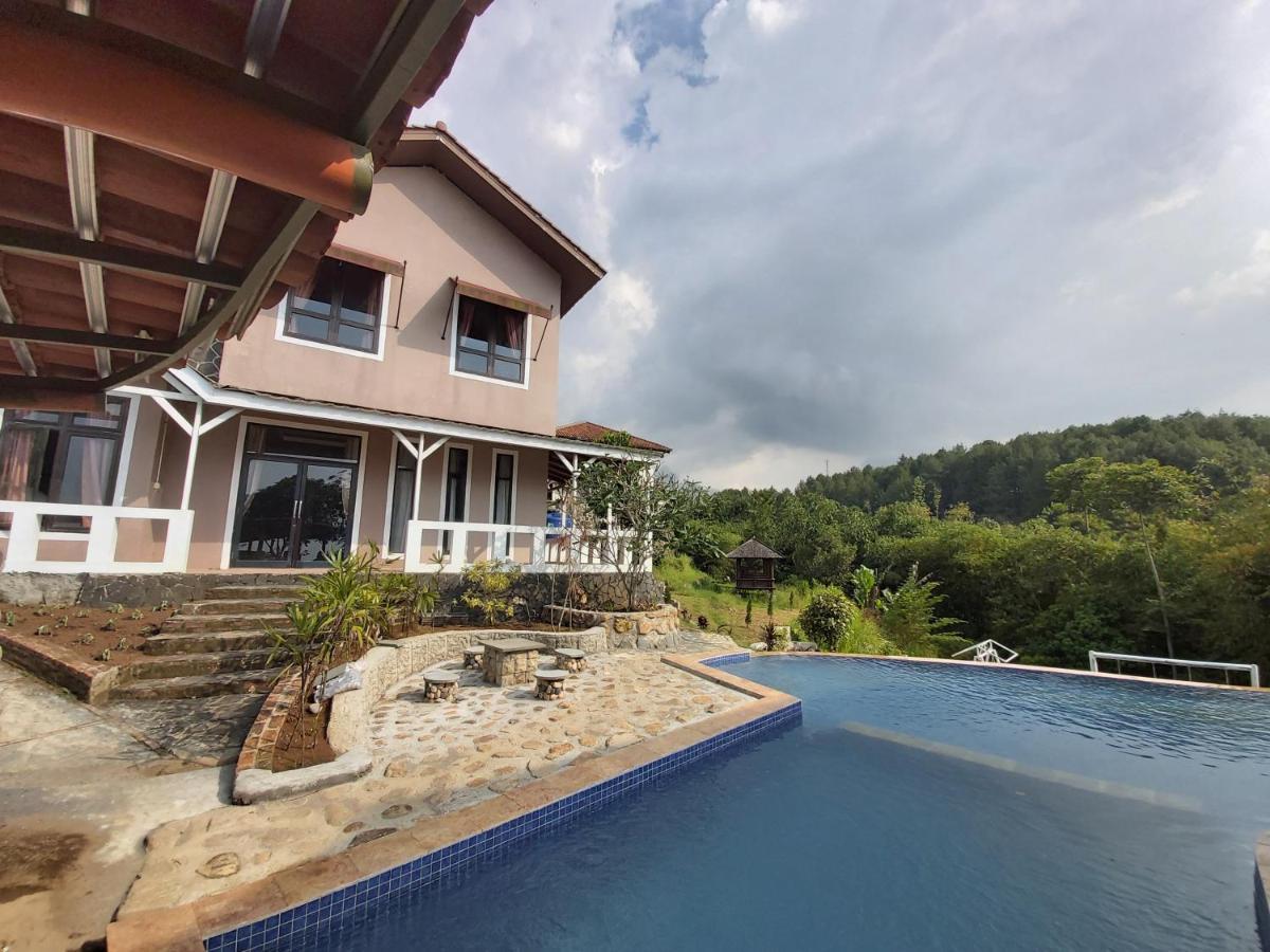 Degung Hillside Hotel Bogor Exterior photo