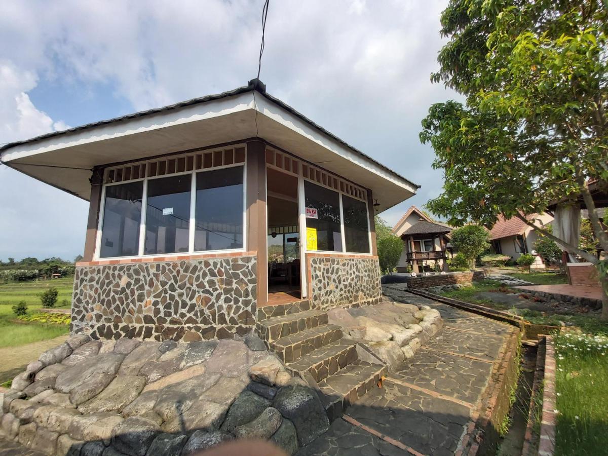 Degung Hillside Hotel Bogor Exterior photo