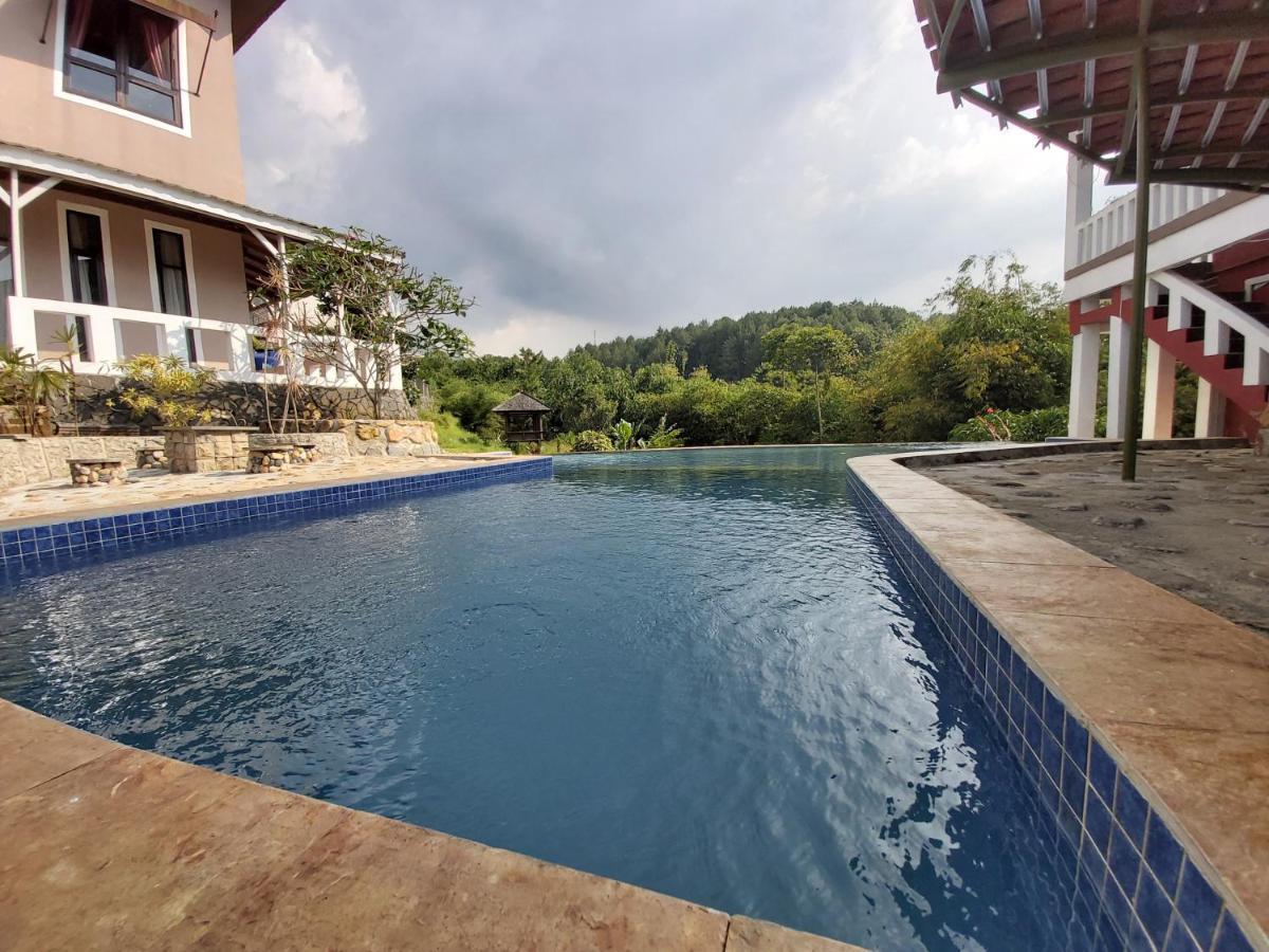 Degung Hillside Hotel Bogor Exterior photo