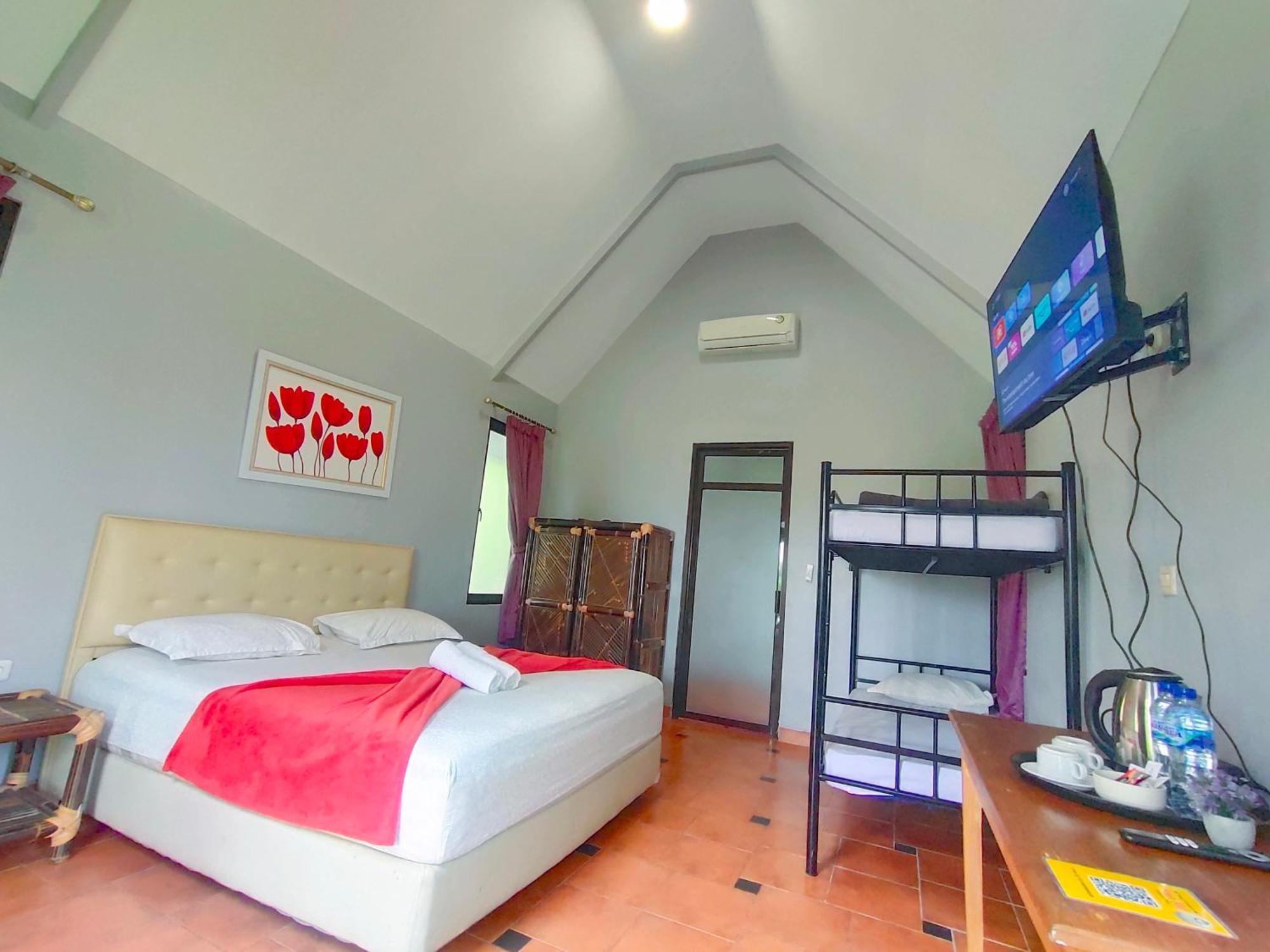 Degung Hillside Hotel Bogor Exterior photo
